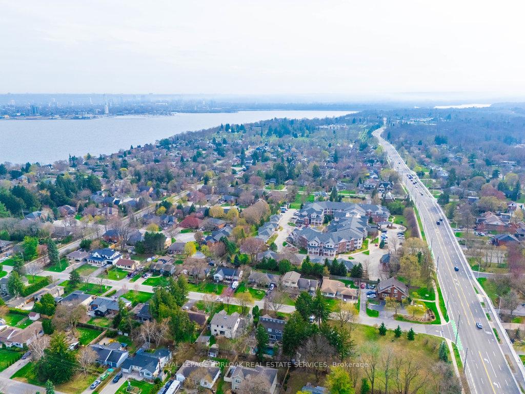 2 Bedrooms Condo at 216E Plains, Burlington For sale