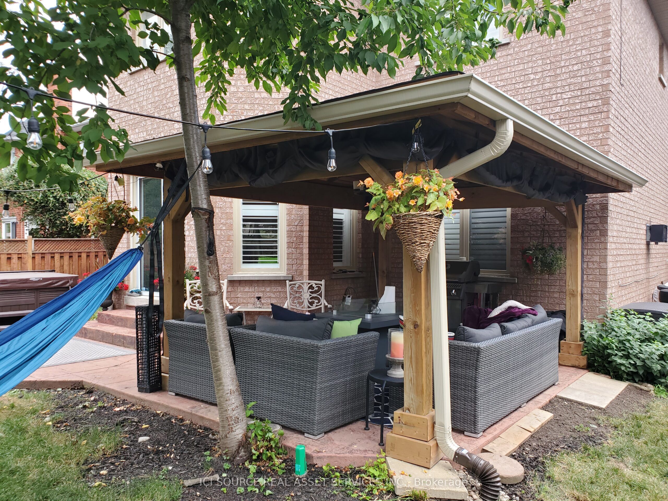 2037 Mckerlie Crescent, Burlington Rose