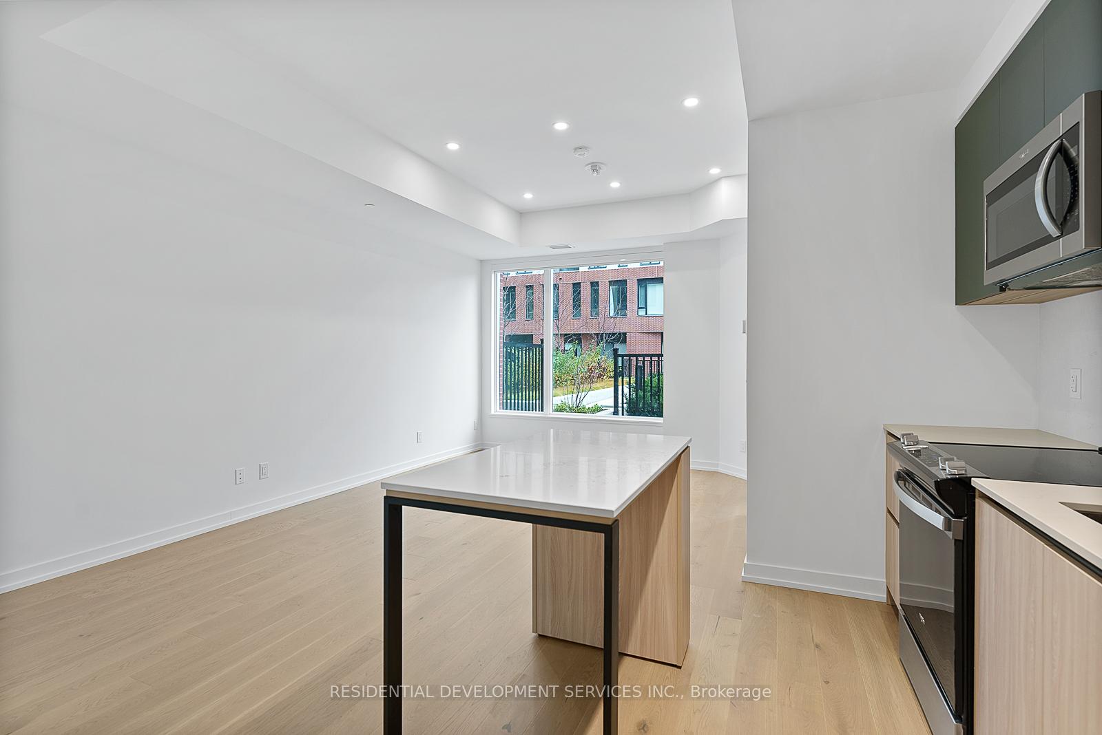 3 Bedrooms Condo at 15 Maryport,  Toronto For sale