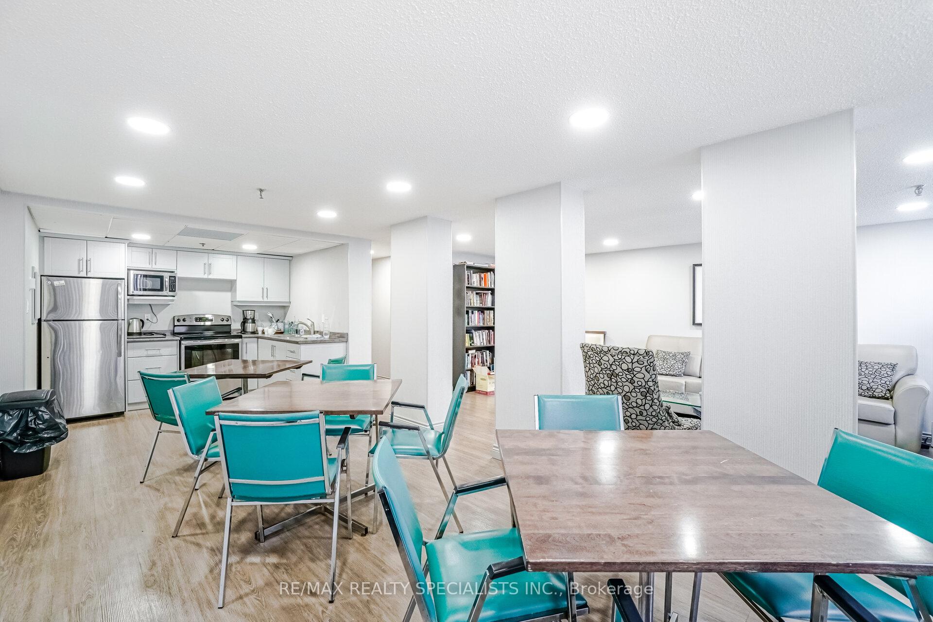 3 Bedrooms Condo at 1240 Marlborough, Oakville For sale