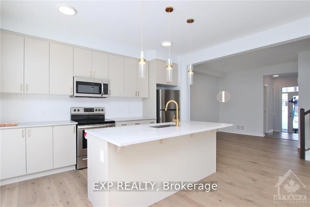 307 Cornflower Row, Stittsville - Munster - Richmond 8209 - Goulbourn Twp From Franktown Rd/South To Rideau