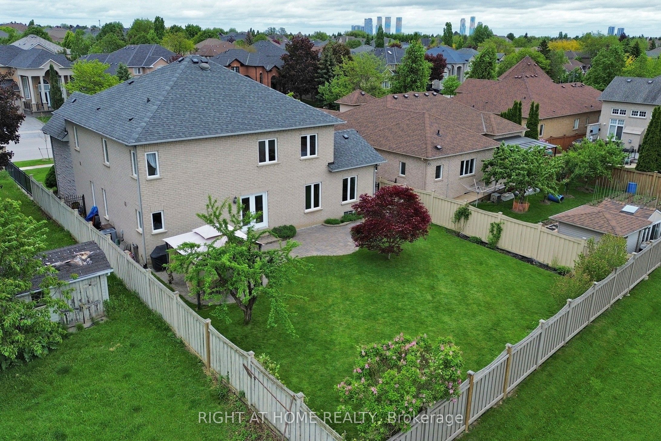 28 Babak Boulevard