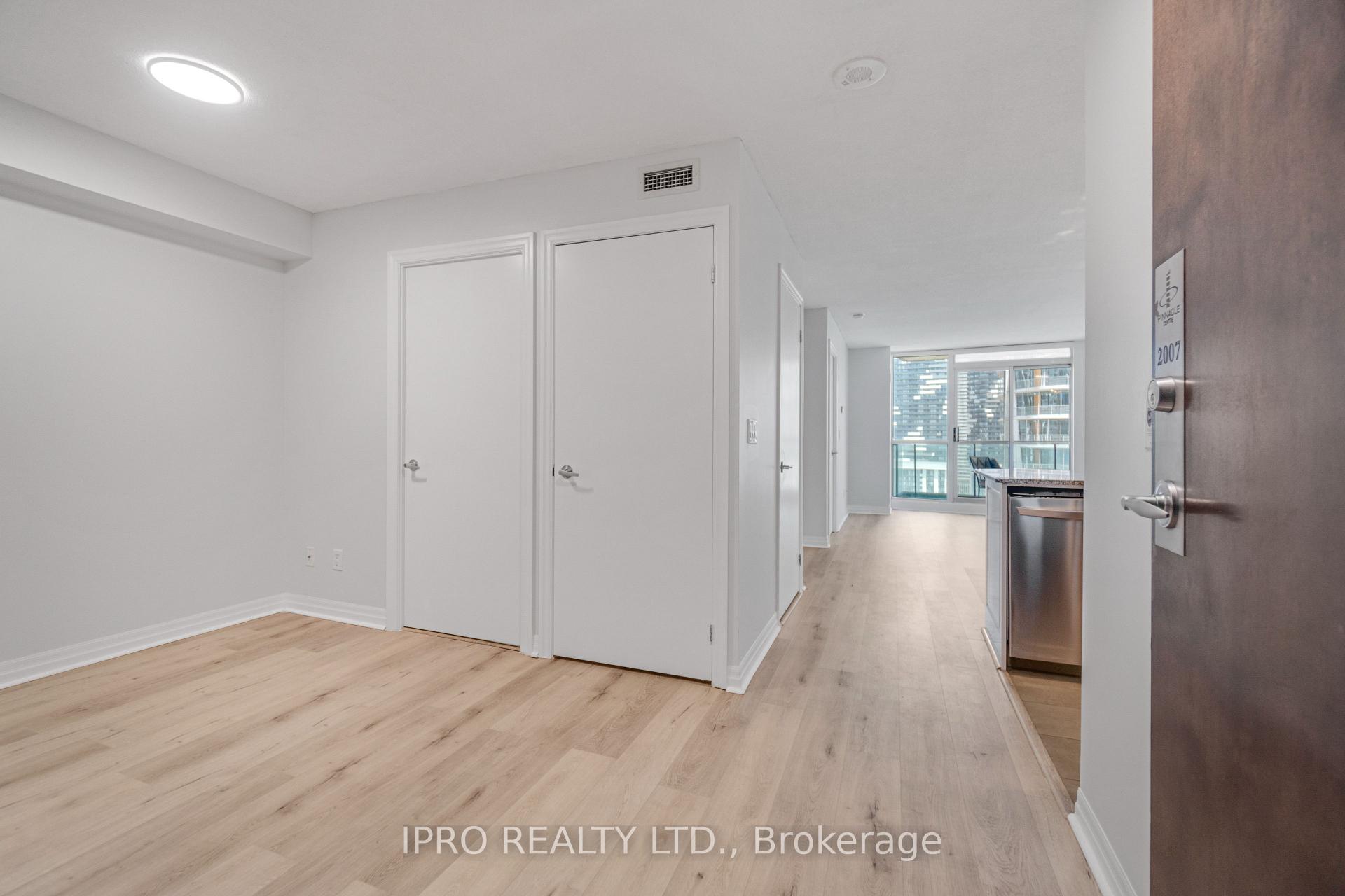 2 Bedrooms Condo at 16 Yonge, Toronto For sale