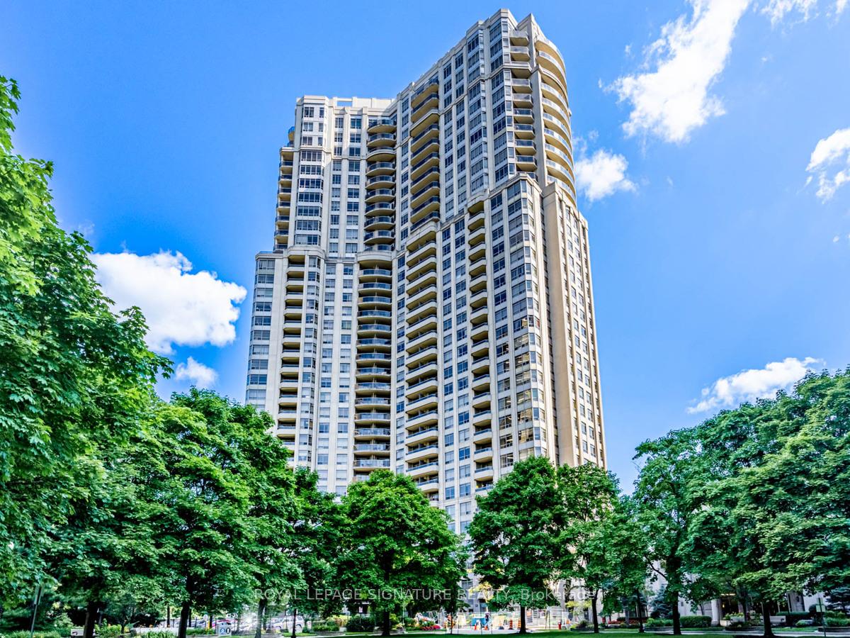 2 Bedrooms Condo at 35 Kingsbridge Garden, Mississauga For sale