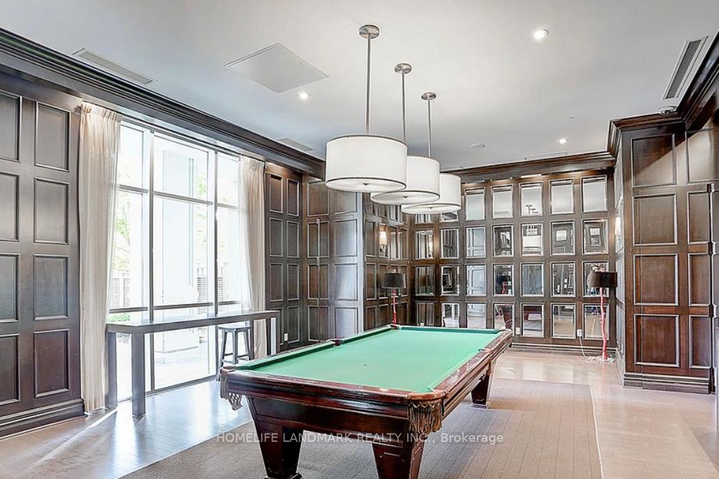 3 Bedrooms Condo at 15 Greenview, Toronto For sale