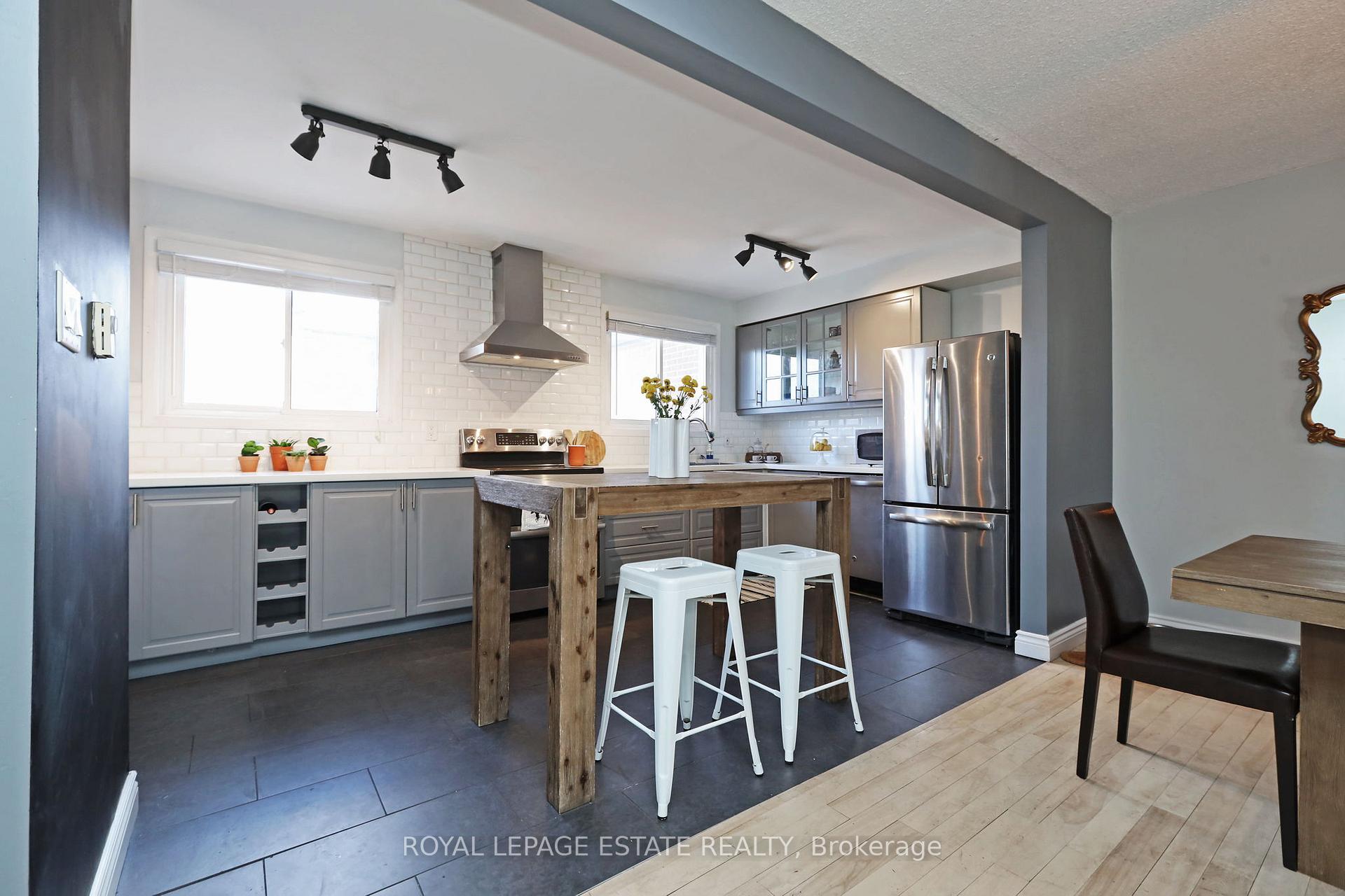 4 Bedrooms Condo at 3100 Kingston, Toronto For sale