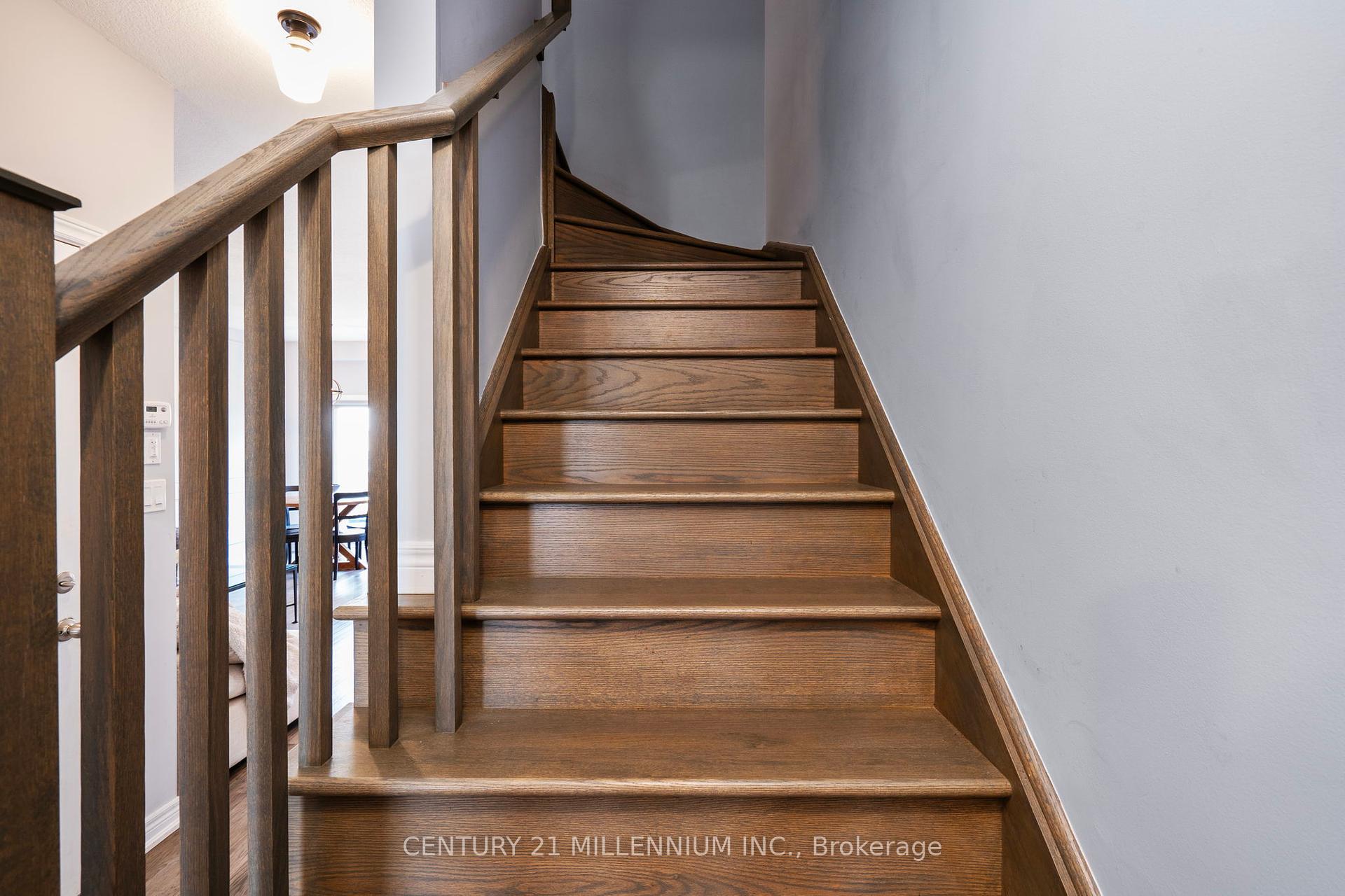 3 Bedrooms Condo at 19 Arietta, Hamilton For sale