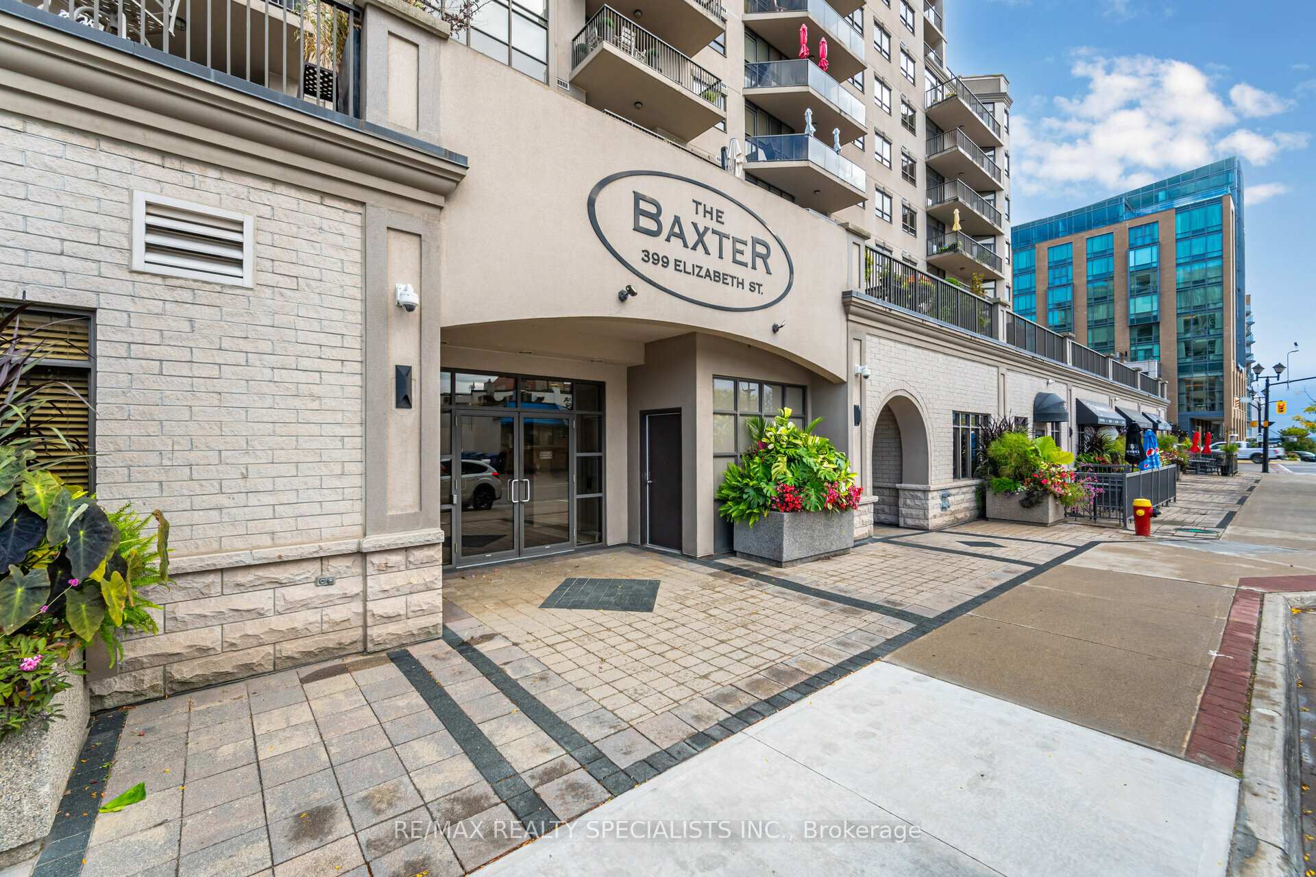 3 Bedrooms Condo at 399 Elizabeth, Burlington For sale