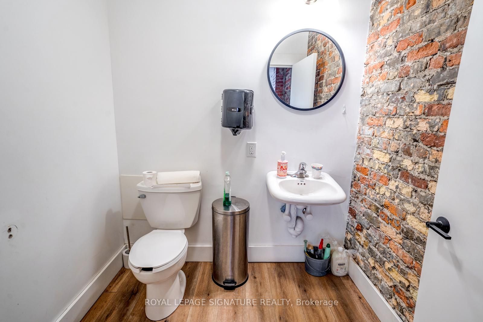 926 King Street W, #Main