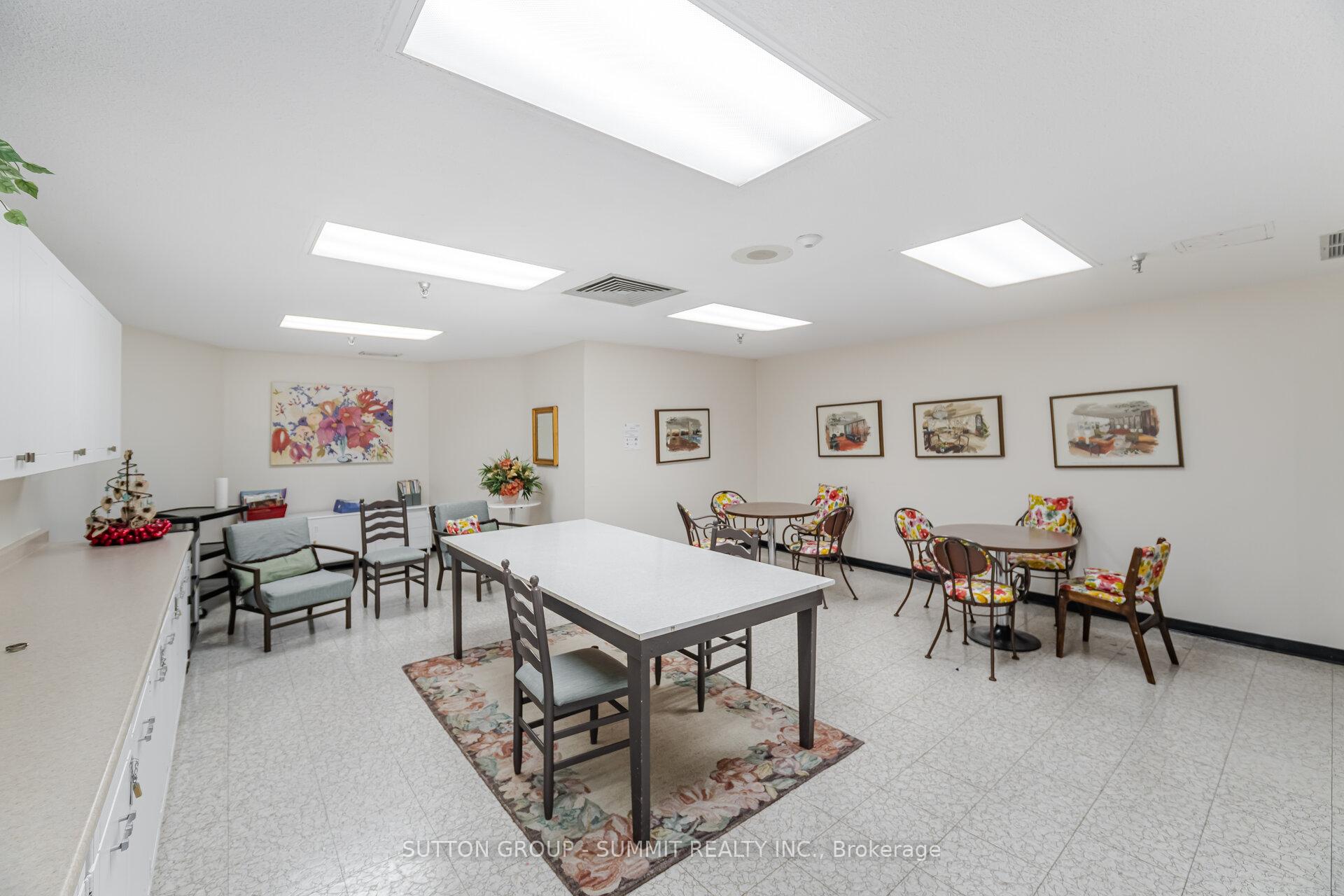 3 Bedrooms Condo at 1333 Bloor, Mississauga For sale