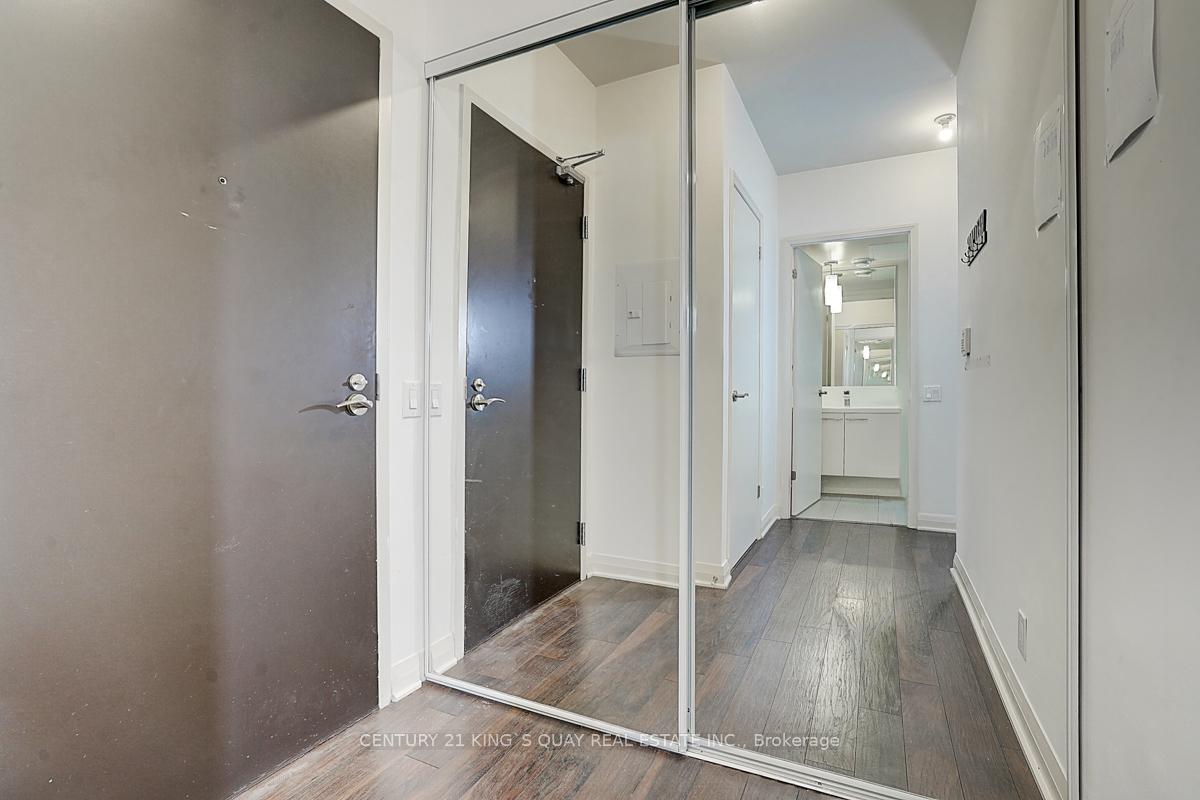 2 Bedrooms Condo at 5 Valhalla Inn, Toronto For sale
