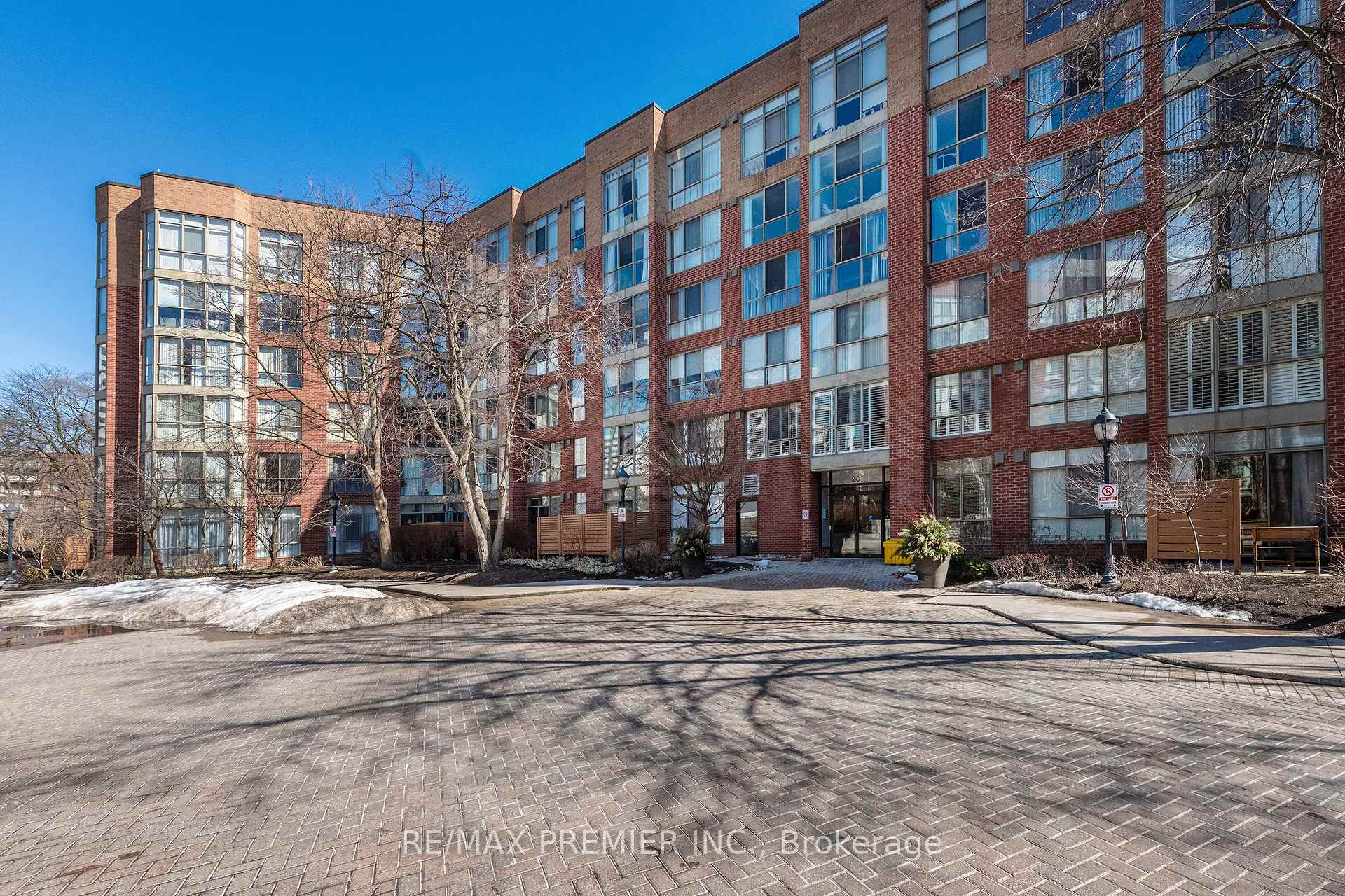 2 Bedrooms Condo at 20 Southport,  Toronto For sale