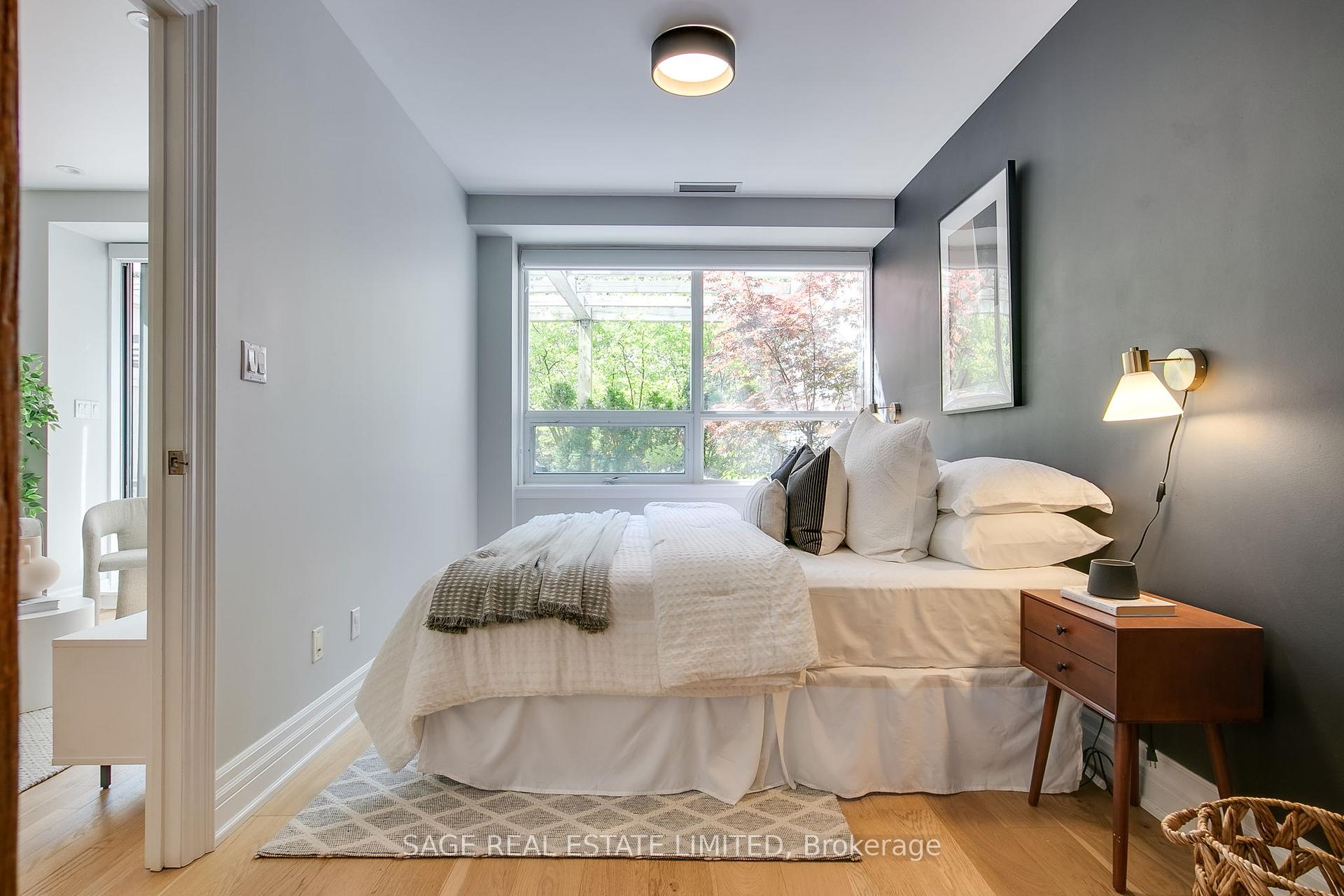 2 Bedrooms Condo at 111 Merton, Toronto For sale