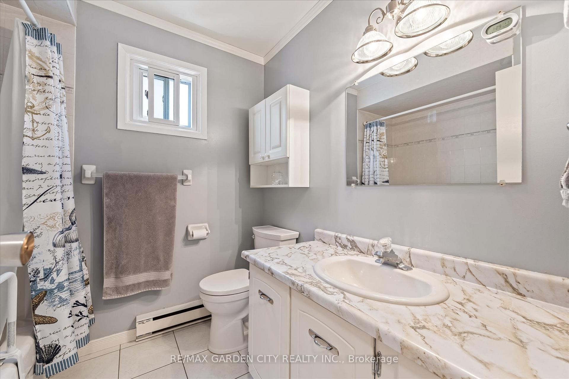 3 Bedrooms Condo at 5005 Pinedale, Burlington For sale