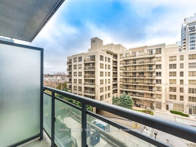 17 Kenaston Gardens, #402