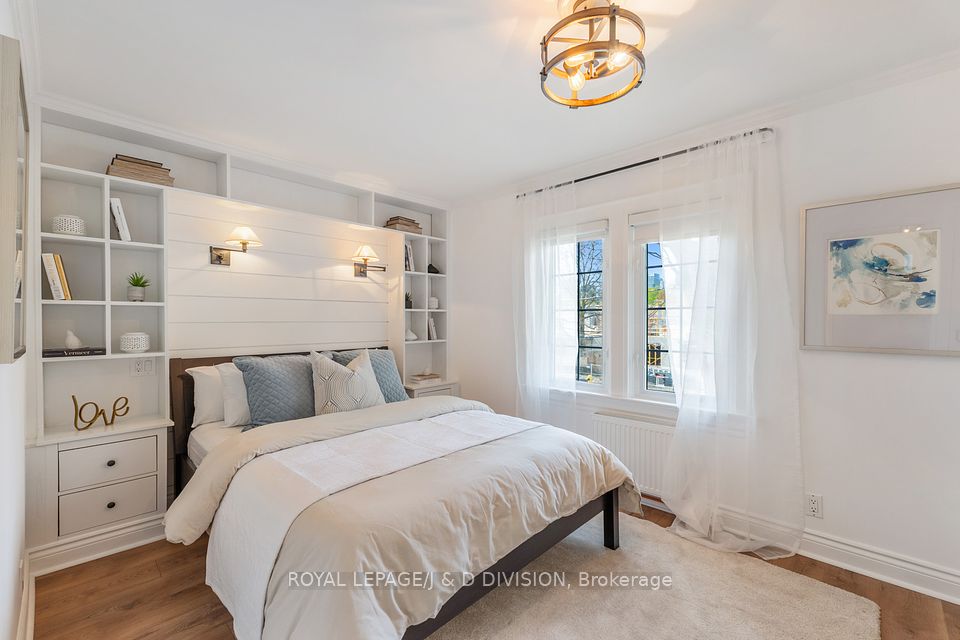 325 Davisville