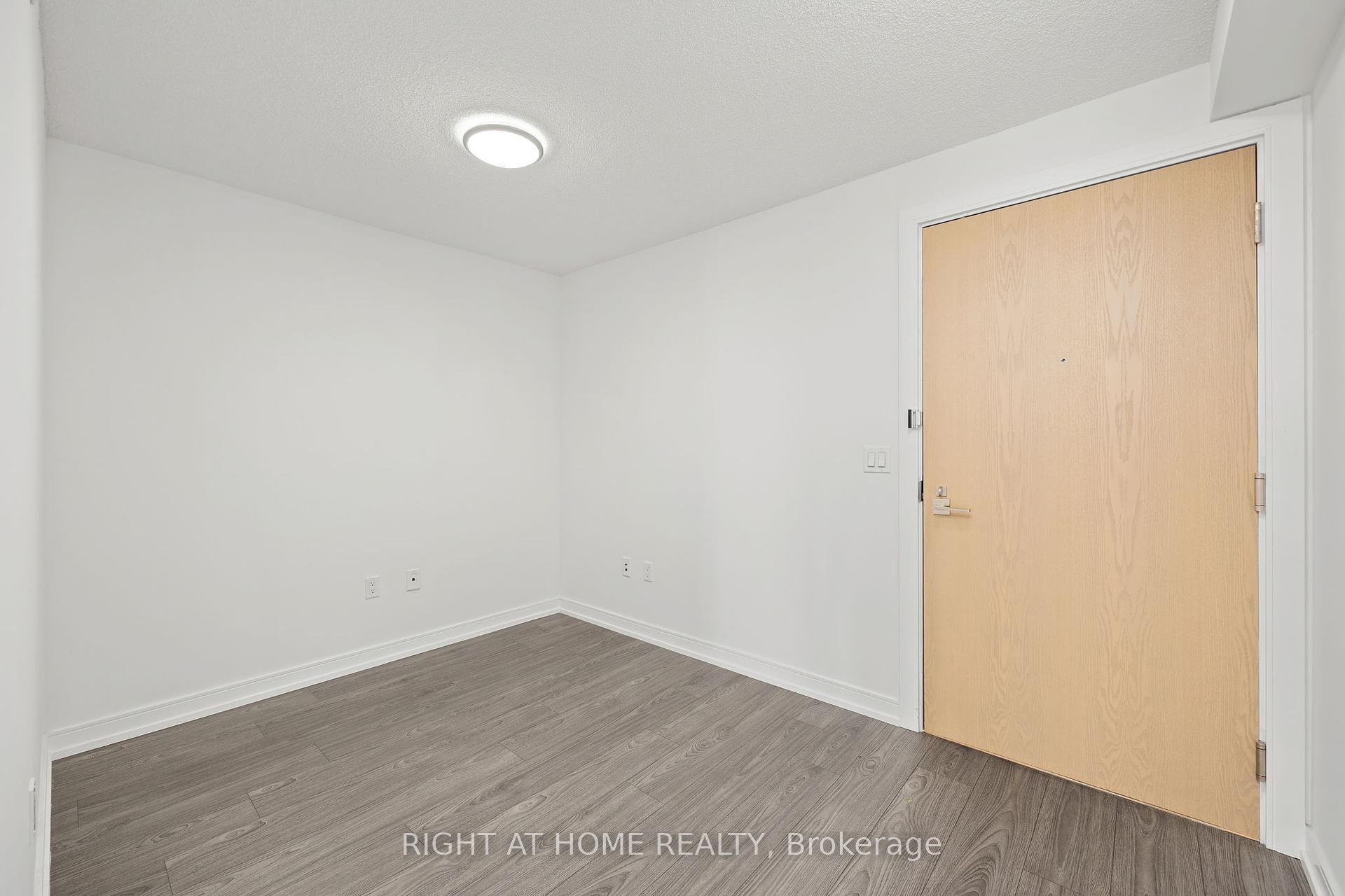 2 Bedrooms Condo at 225 Village Green, Toronto For sale