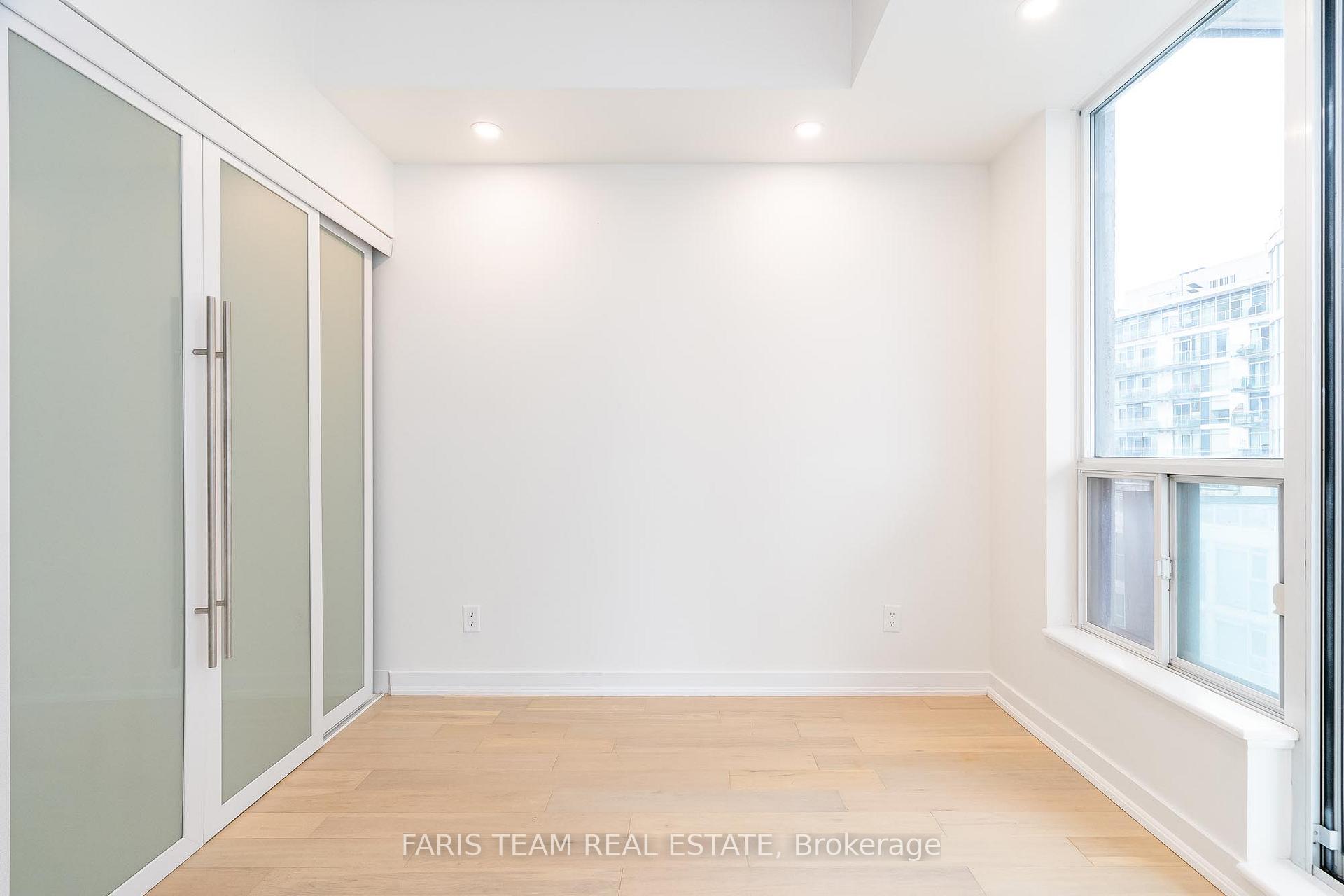 2 Bedrooms Condo at 88 Palace Pier,  Toronto For sale
