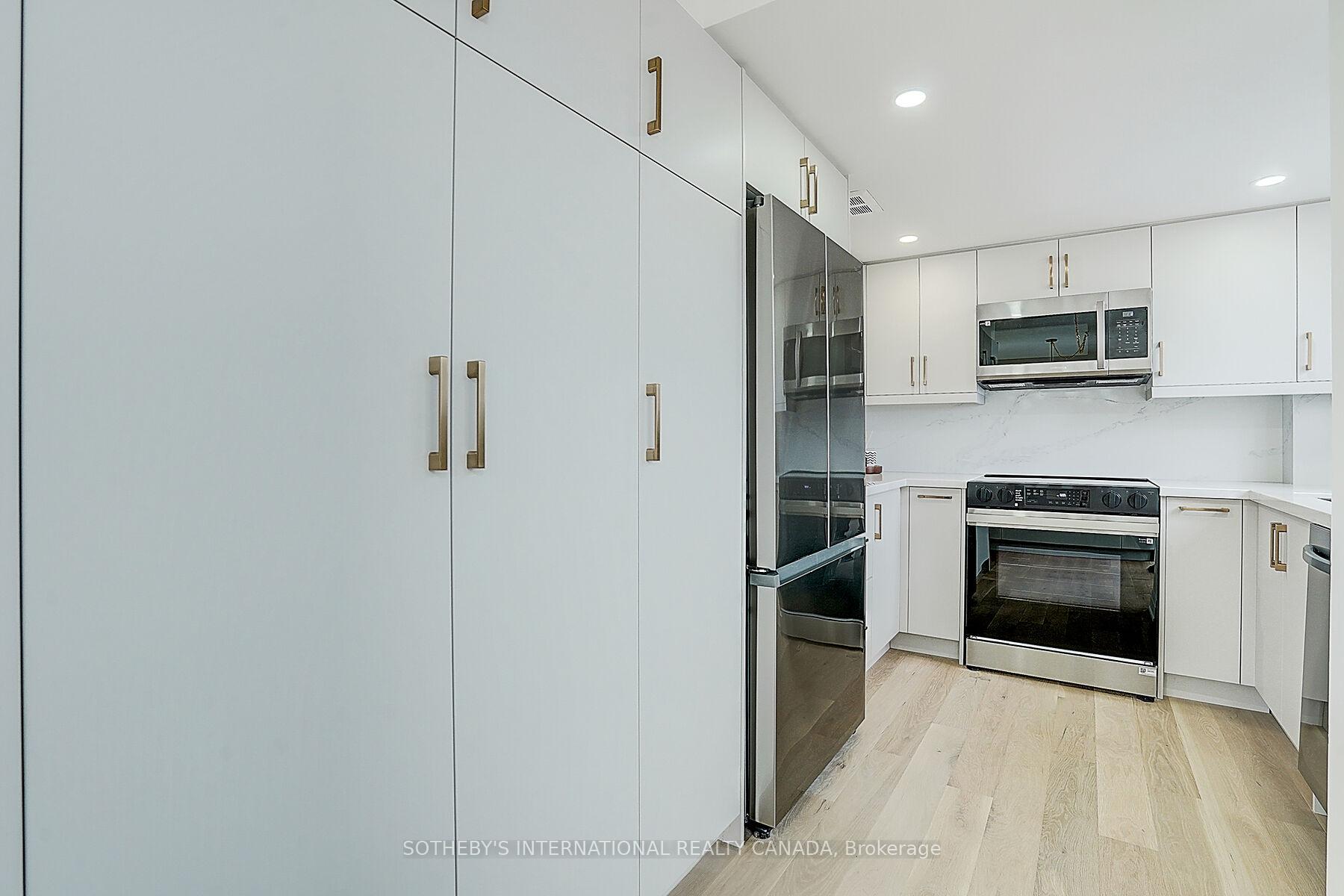 2 Bedrooms Condo at 1240 Marlborough, Oakville For sale