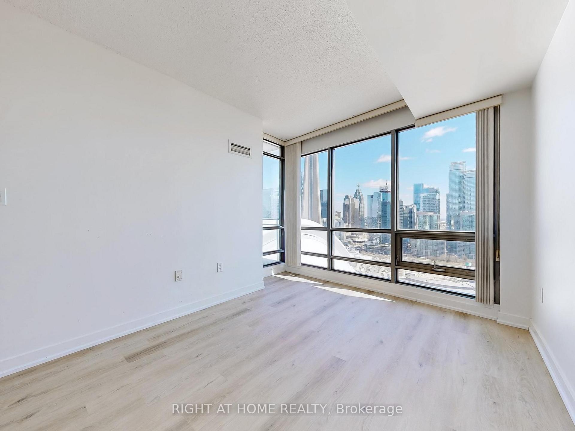 2 Bedrooms Condo at 5 Mariner, Toronto For sale
