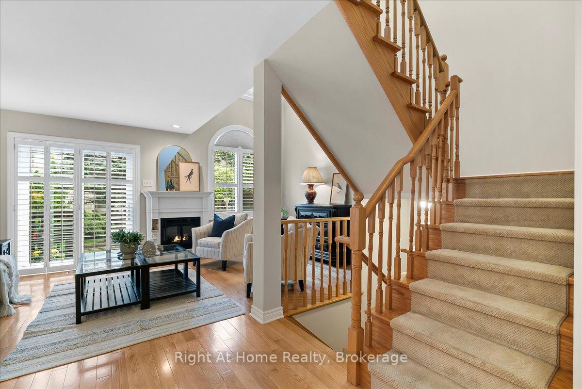 2 Bedrooms Condo at 2250 Rockingham, Oakville For sale