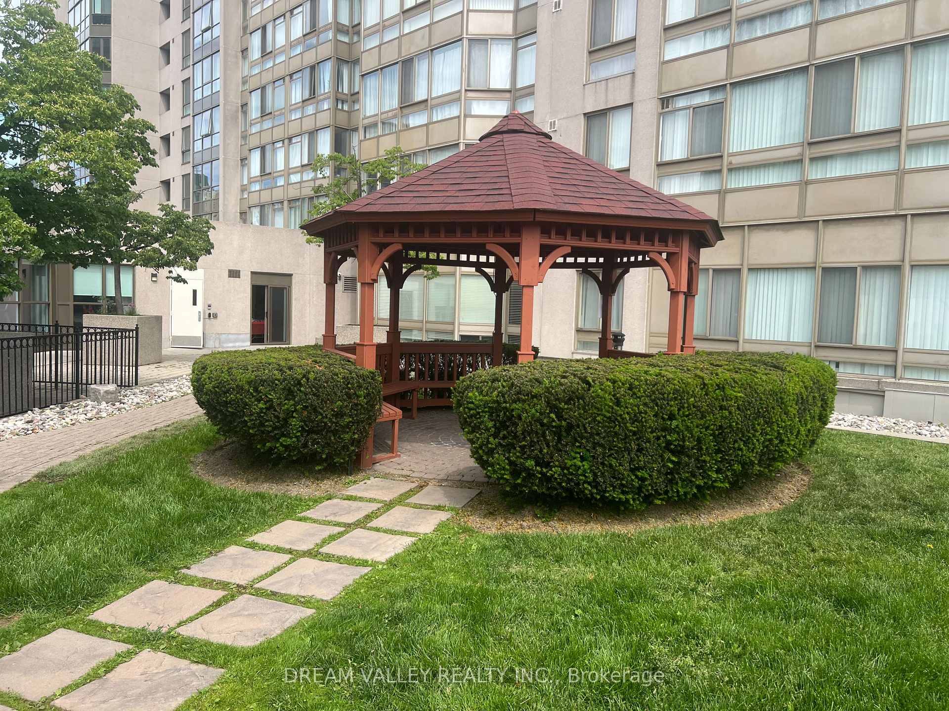 2 Bedrooms Condo at 3233 Eglinton, Toronto For sale