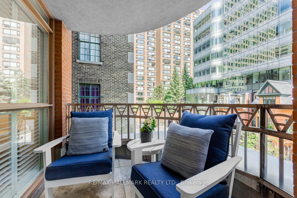 2 Bedrooms Condo at 8 Sultan, Toronto For sale