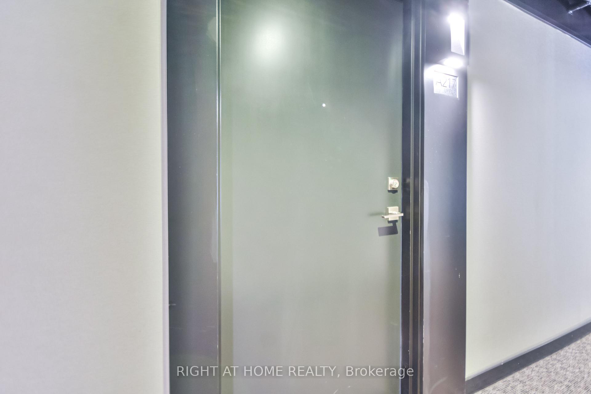 3 Bedrooms Condo at 5230 Dundas, Burlington For sale
