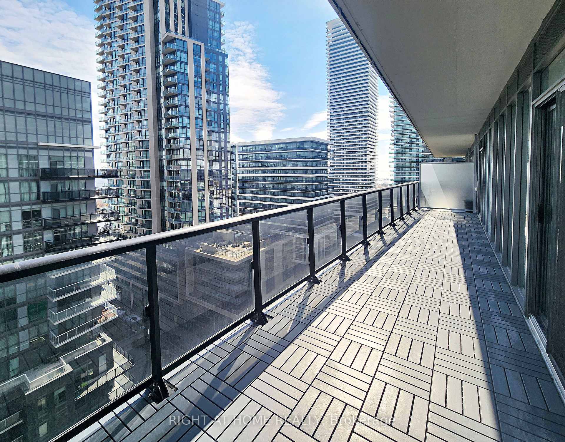 2 Bedrooms Condo at 56 Annie Craig, Toronto For sale