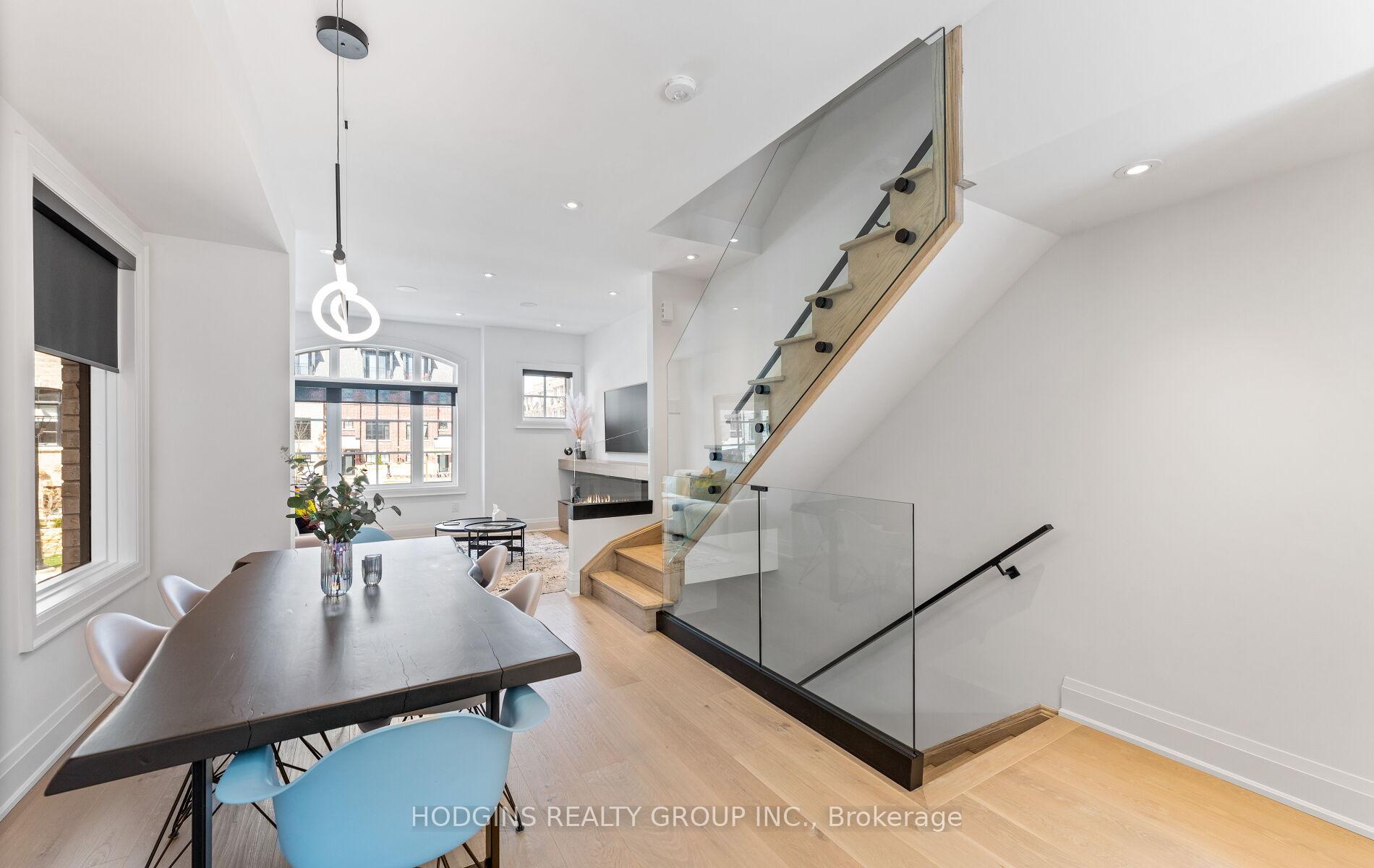 4 Bedrooms Condo at 10 Lunar, Mississauga For sale