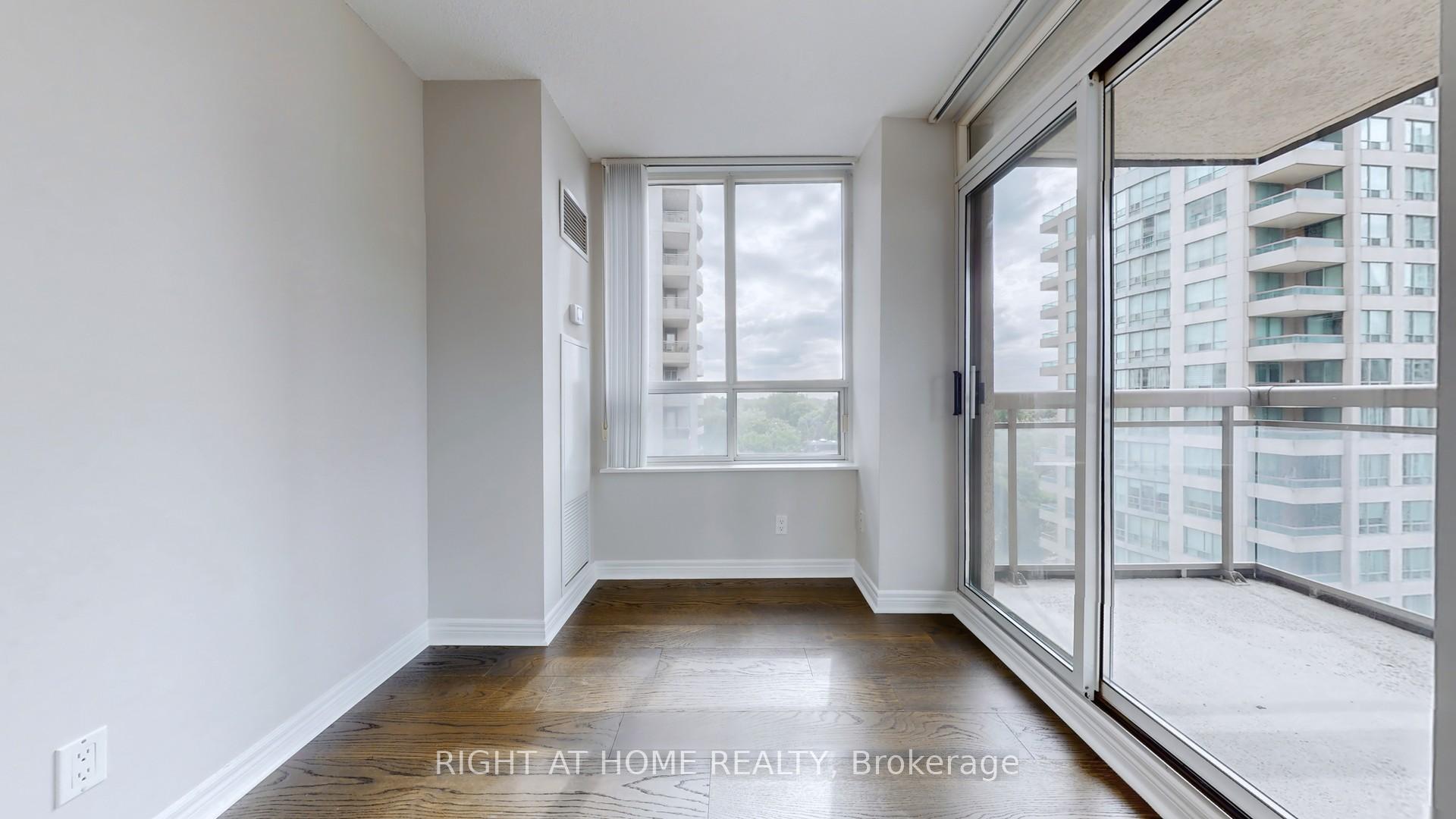 3 Bedrooms Condo at 18 Parkview, Toronto For sale