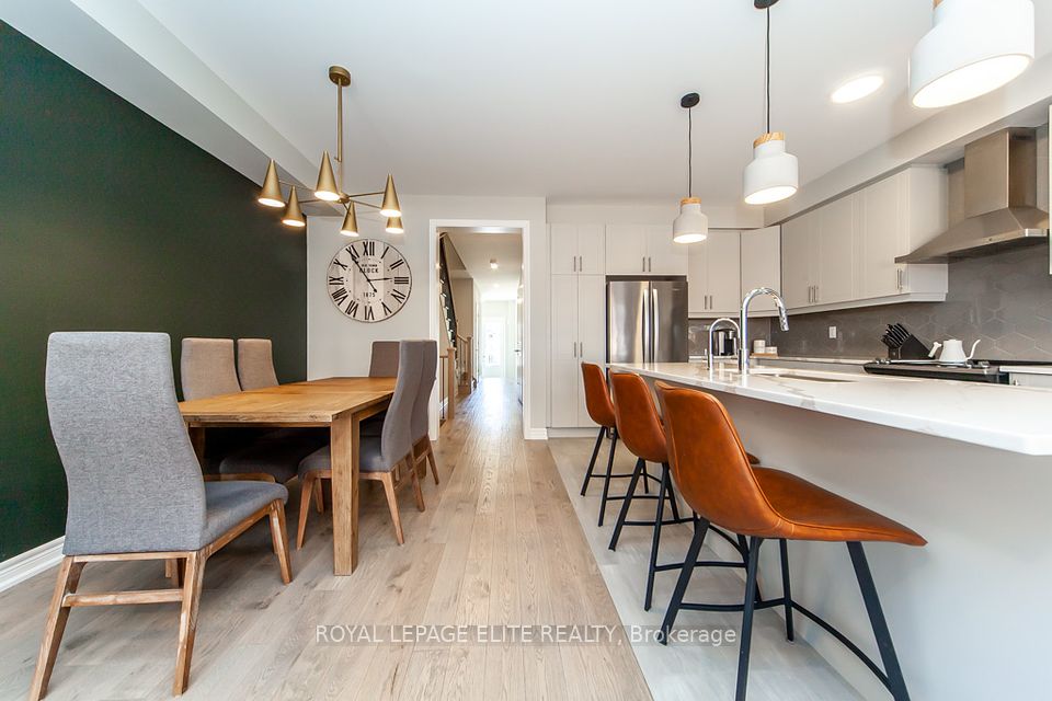 EAT-IN BREAKFAST AREA