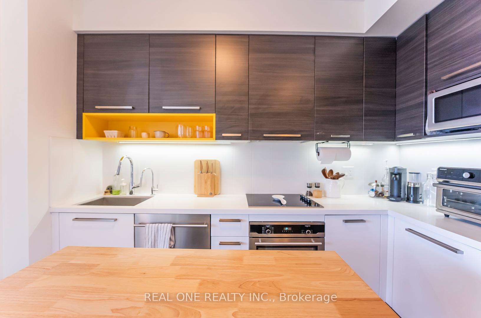 1 Bedroom Condo at 36 Park Lawn, Toronto For sale
