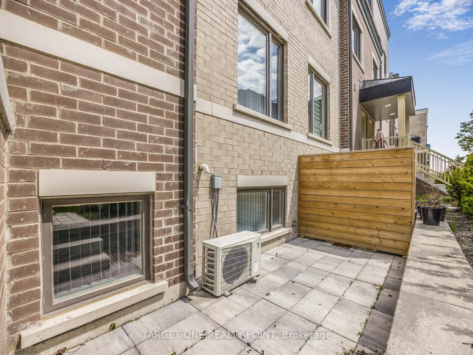 2 Bedrooms Condo at 225 Birmingham, Toronto For sale