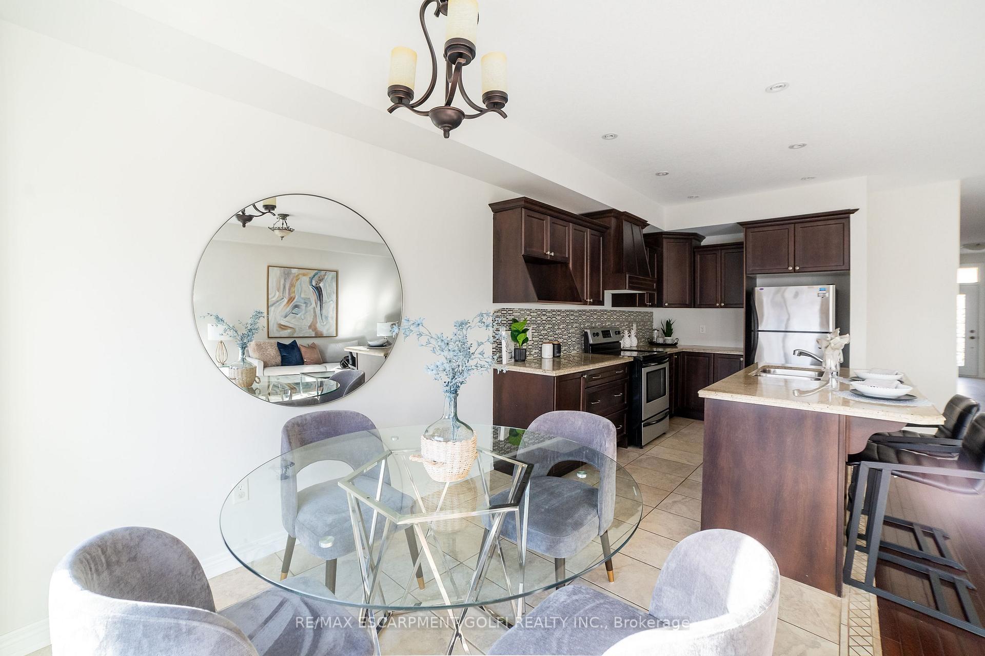 3 Bedrooms Condo at 7 FOREST VALLEY,  Hamilton For sale