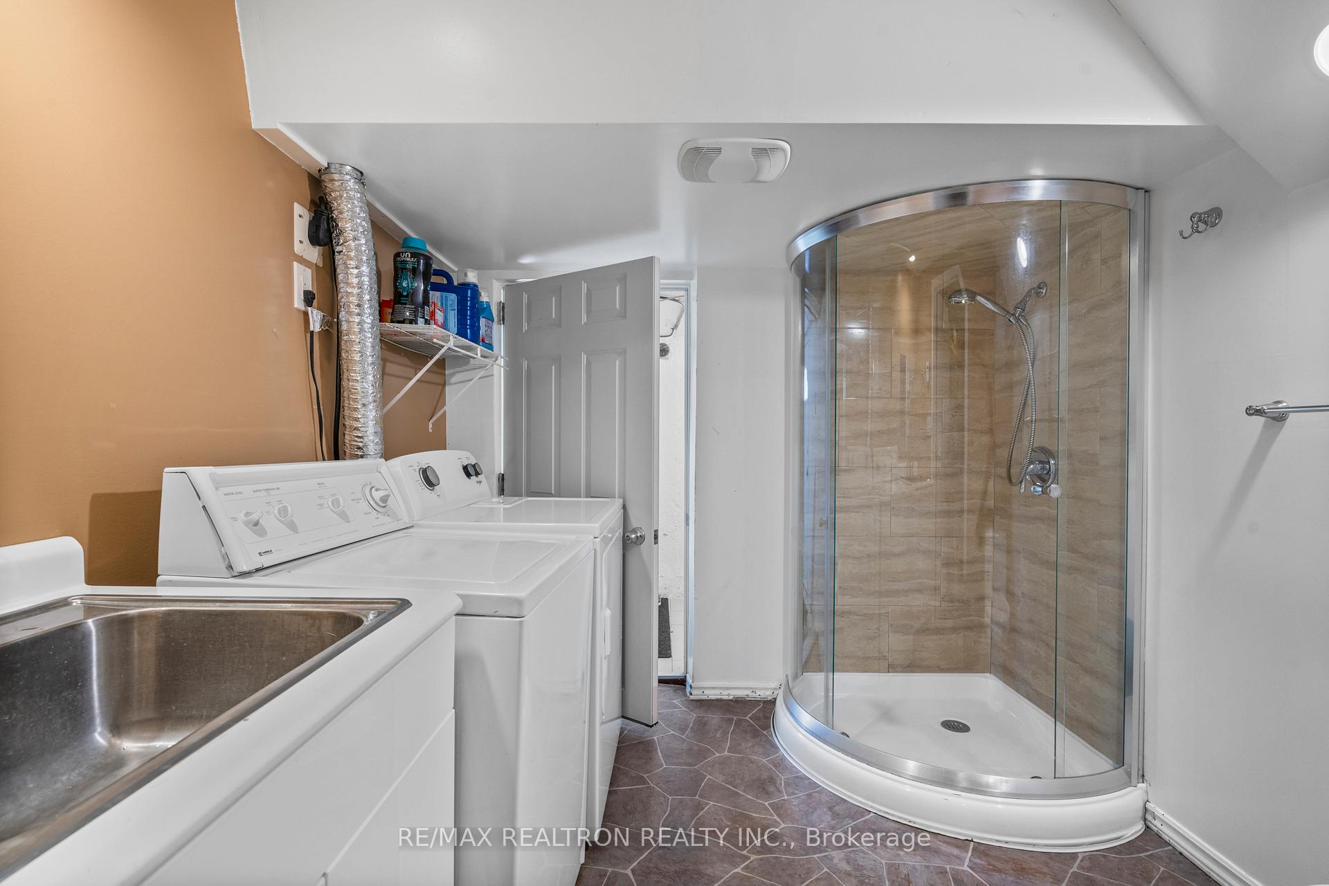 4 Bedrooms Condo at 19 Centennial Park, Toronto For sale