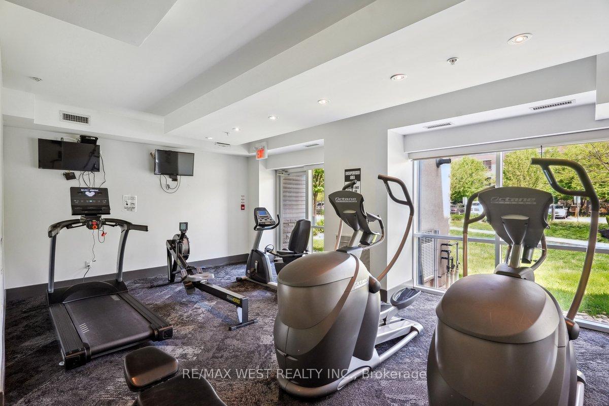 2 Bedrooms Condo at 570 Lolita, Mississauga For sale