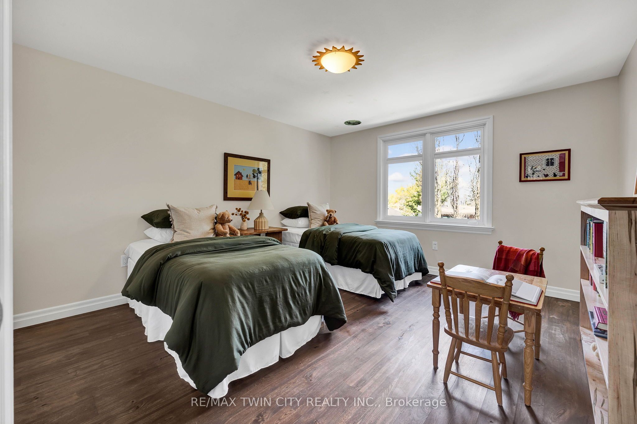7 Huntley Crescent