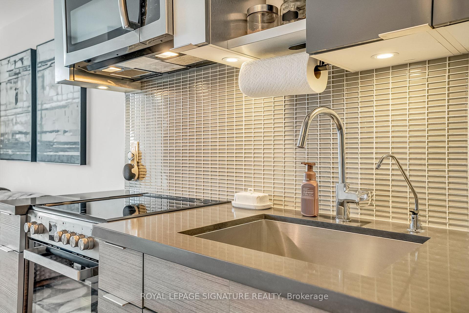 1 Bedroom Condo at 33 Shore Breeze, Toronto For sale