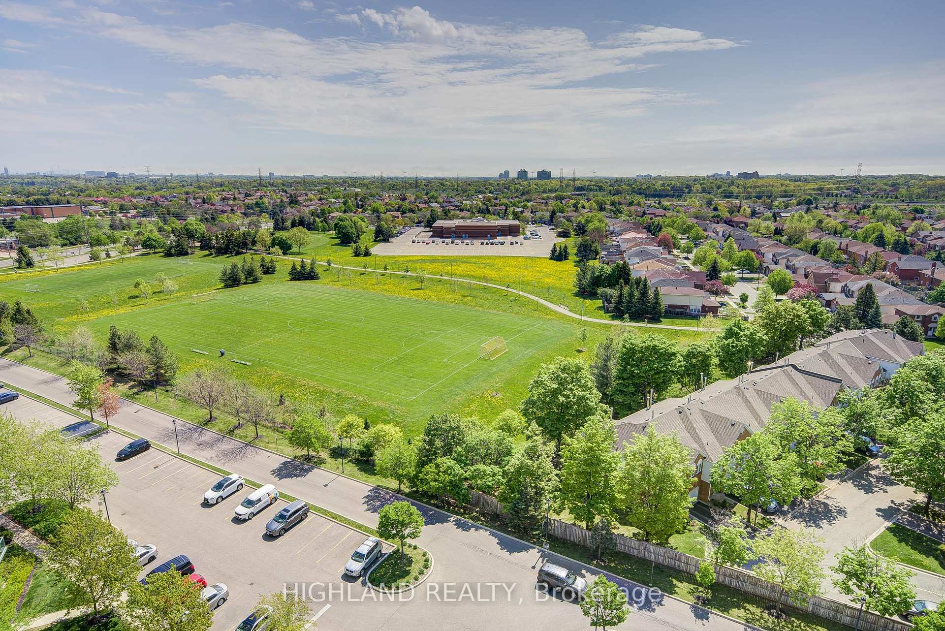 2 Bedrooms Condo at 4879 Kimbermount, Mississauga For sale