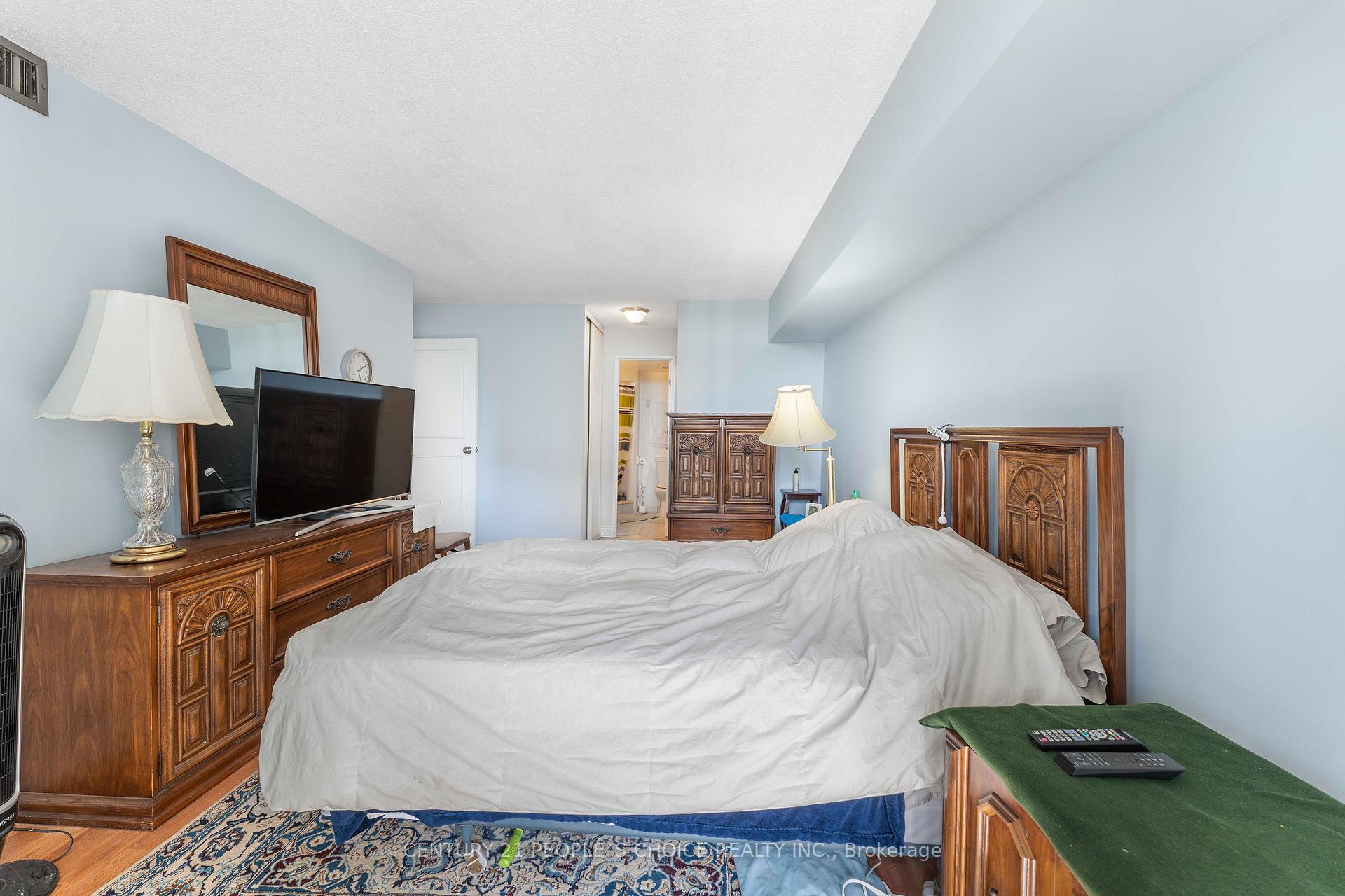 2 Bedrooms Condo at 3 Rowntree, Toronto For sale
