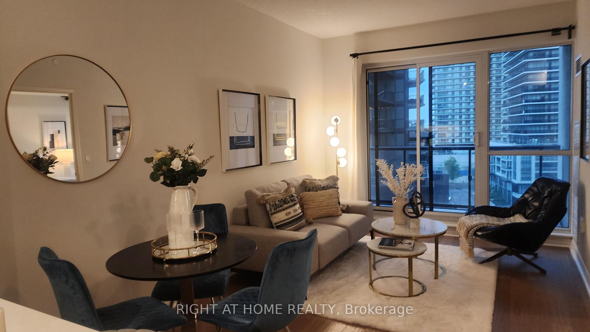 2 Bedrooms Condo at 39 Annie Craig, Toronto For sale