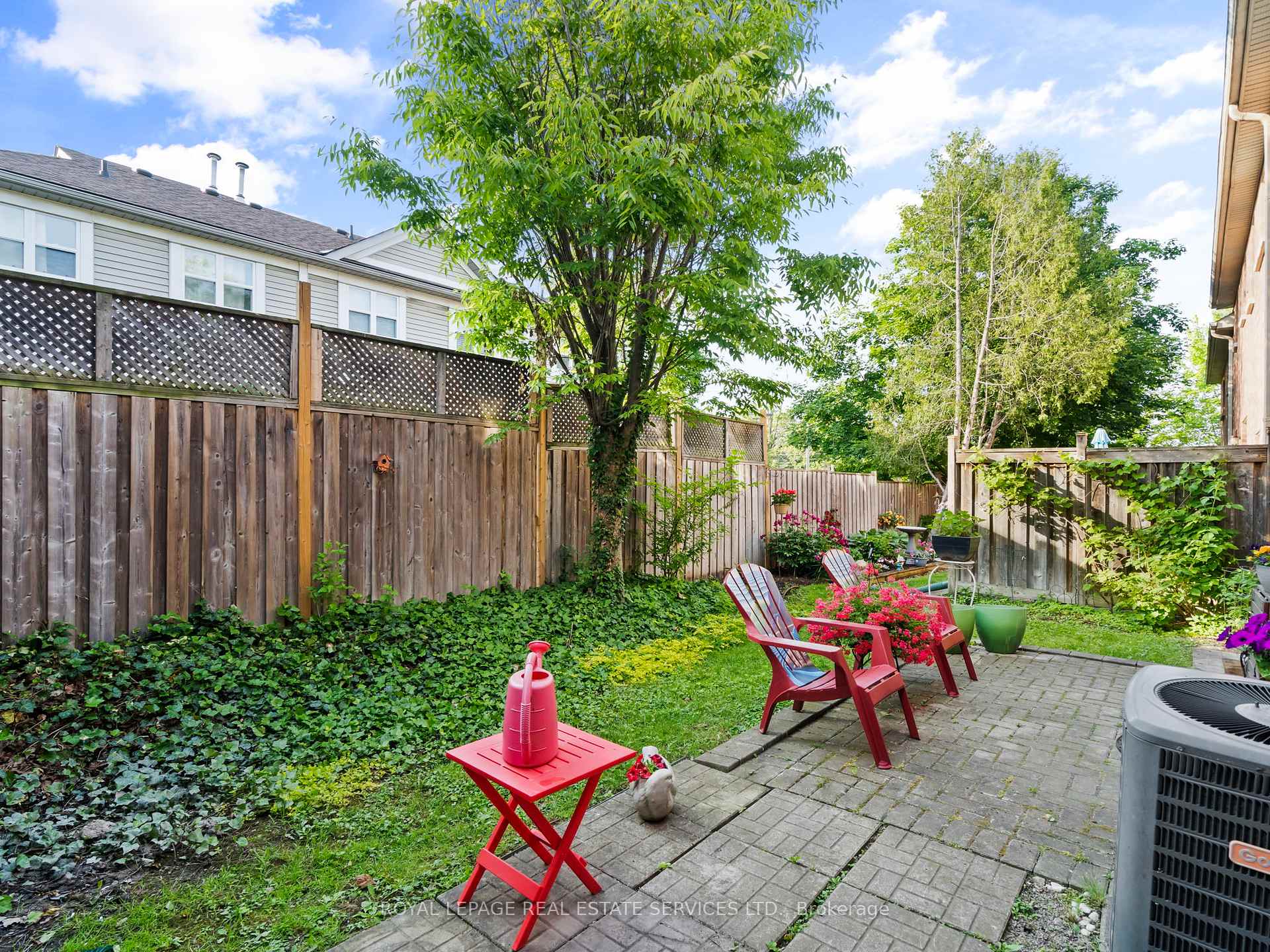 3 Bedrooms Condo at 3040 Fifth, Mississauga For sale