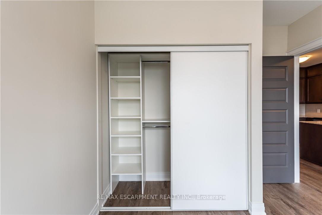 2 Bedrooms Condo at 50 KAITTING, Oakville For sale