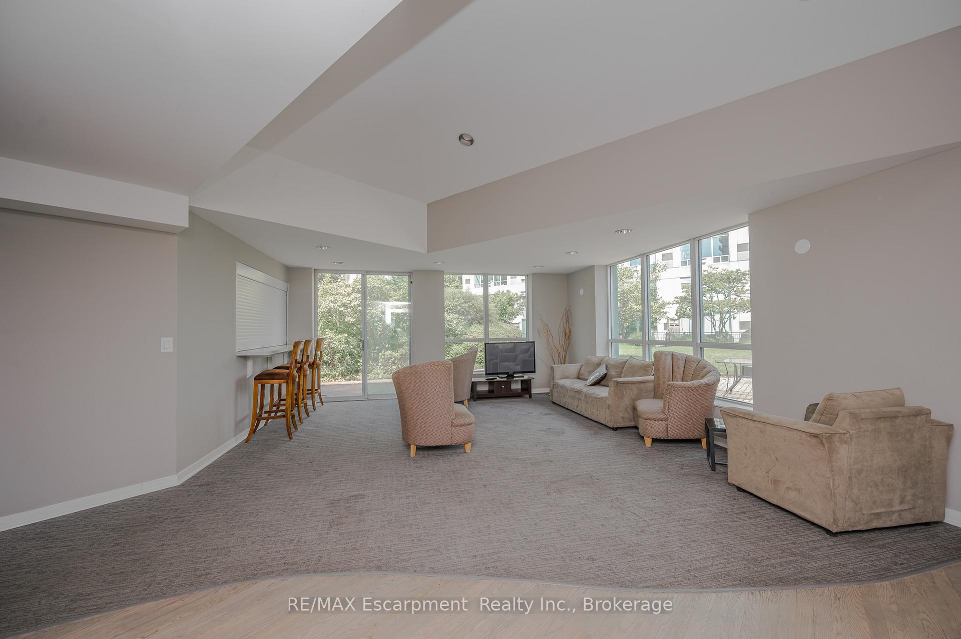 2 Bedrooms Condo at 250 MANITOBA, Toronto For sale