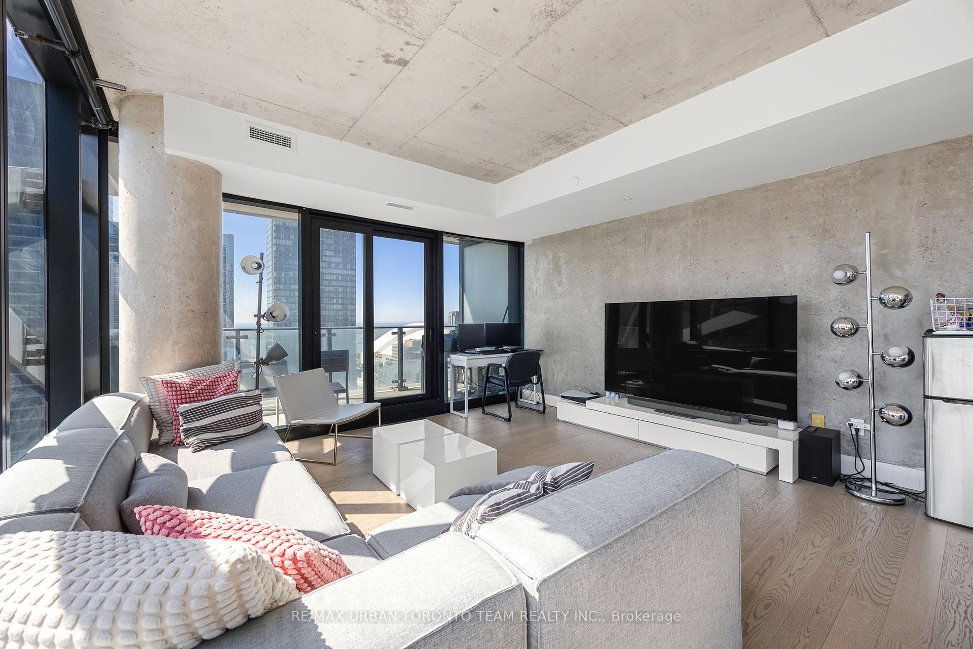2 Bedrooms Condo at 224 King, Toronto For sale