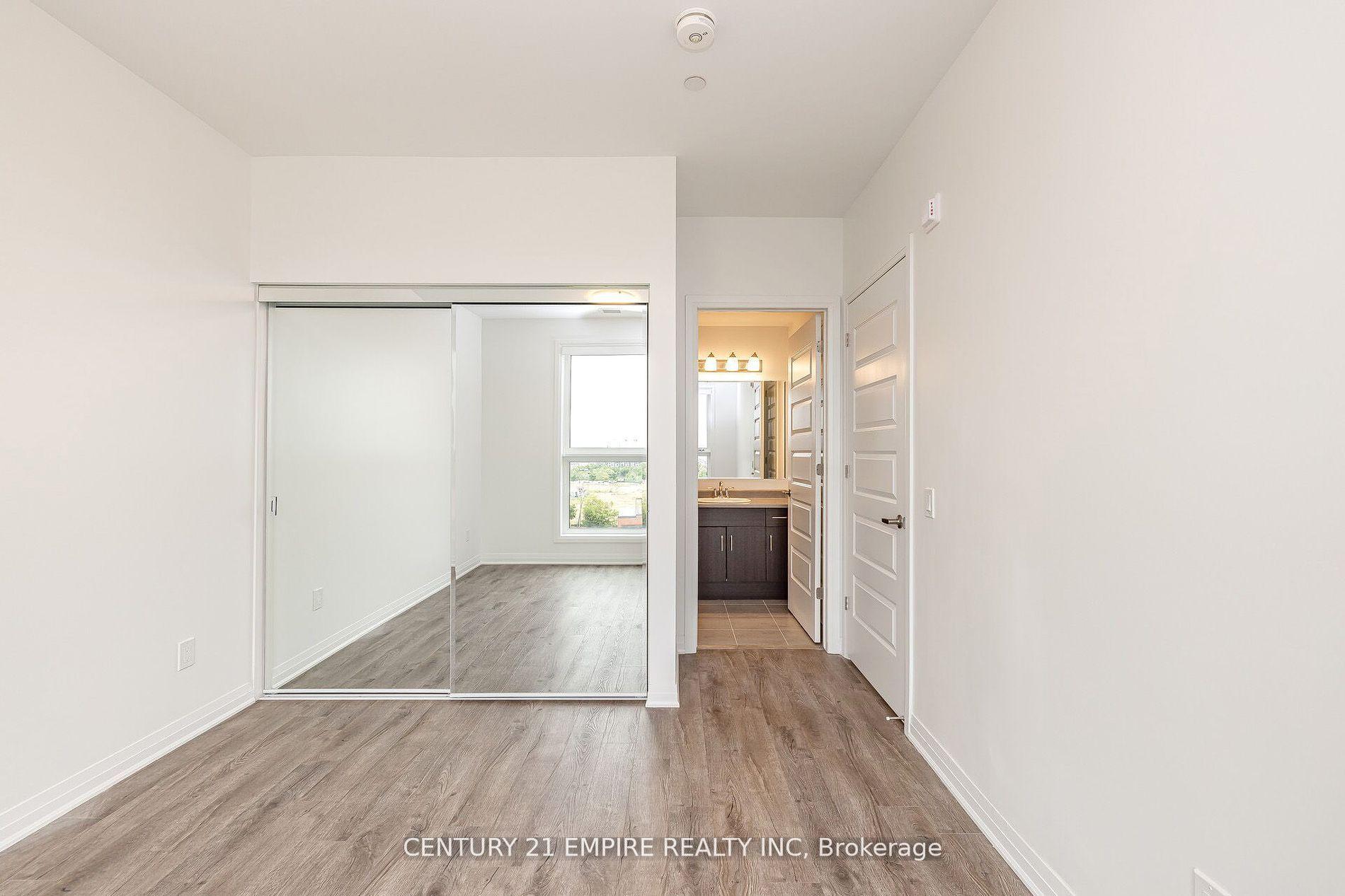 2 Bedrooms Condo at 95 Dundas,  Oakville For sale