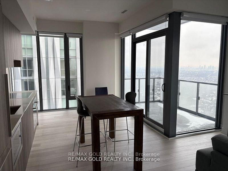 2 Bedrooms Condo at 8 Cumberland, Toronto For sale
