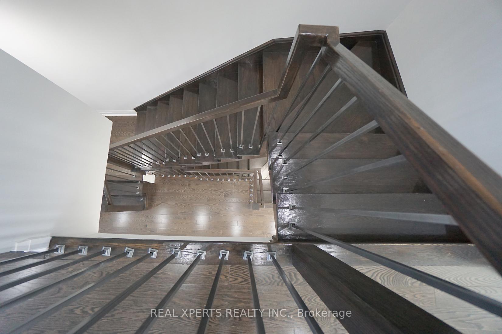 4 Bedrooms Condo at 90 Little Creek,  Mississauga For sale