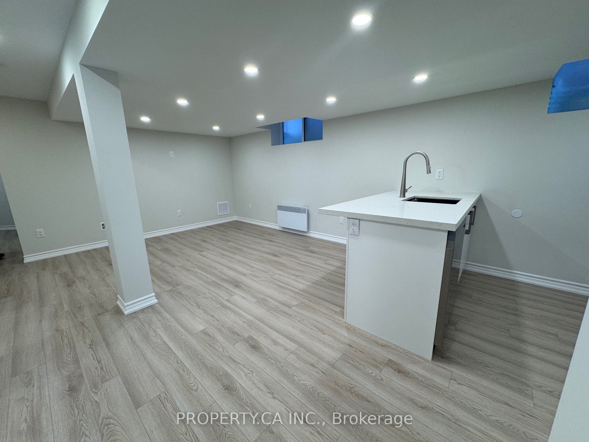 370 Lakeshore Road W, #1